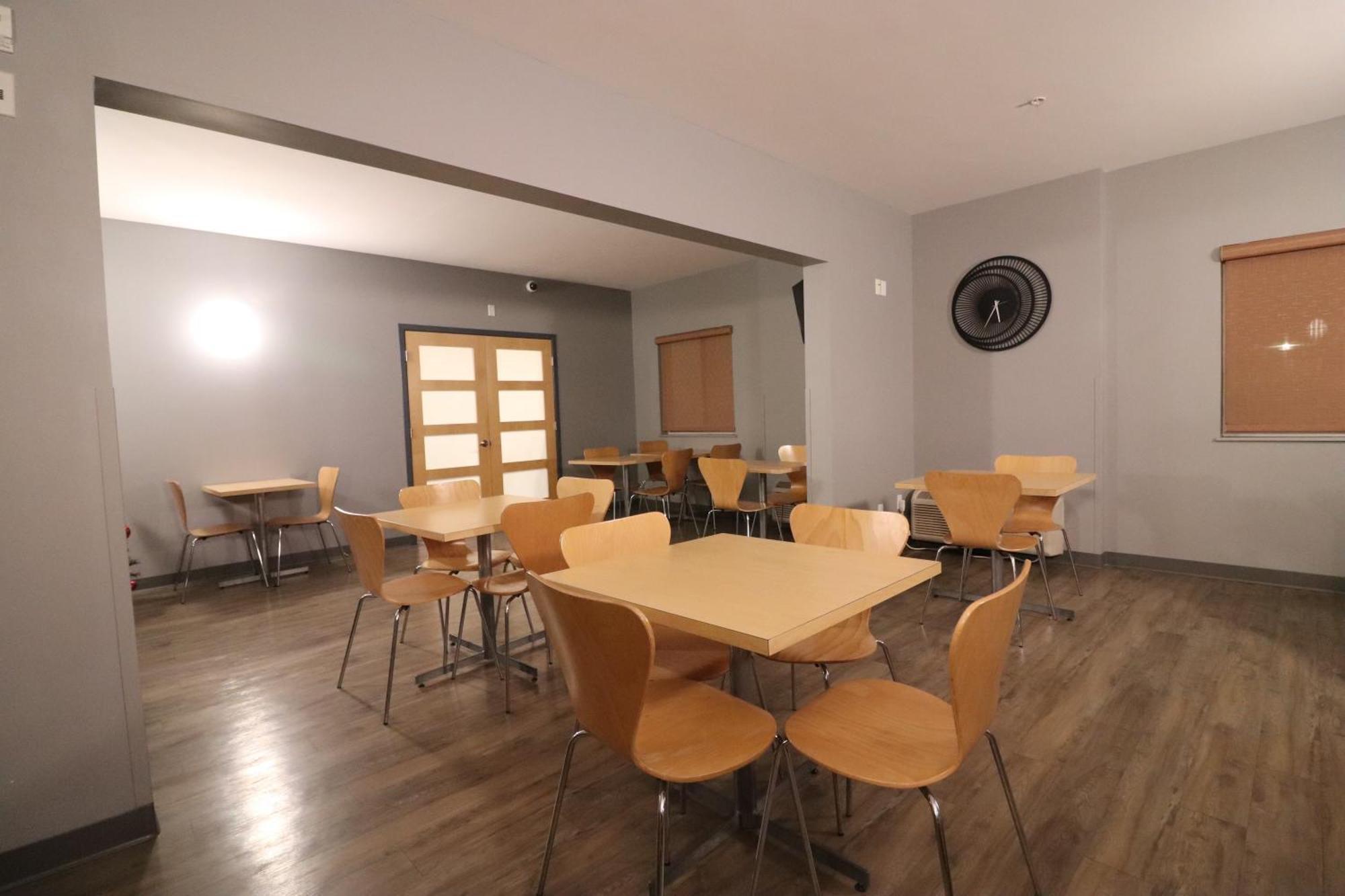 Days Inn By Wyndham Stony Plain Ngoại thất bức ảnh