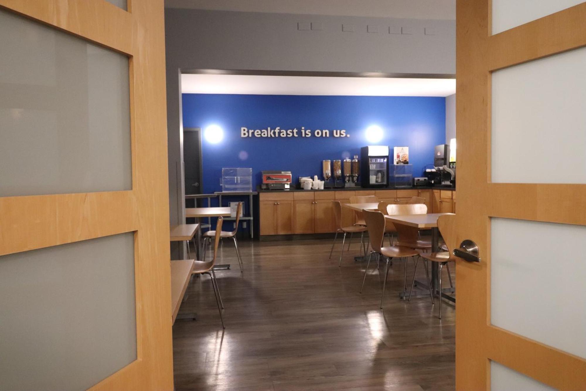 Days Inn By Wyndham Stony Plain Ngoại thất bức ảnh